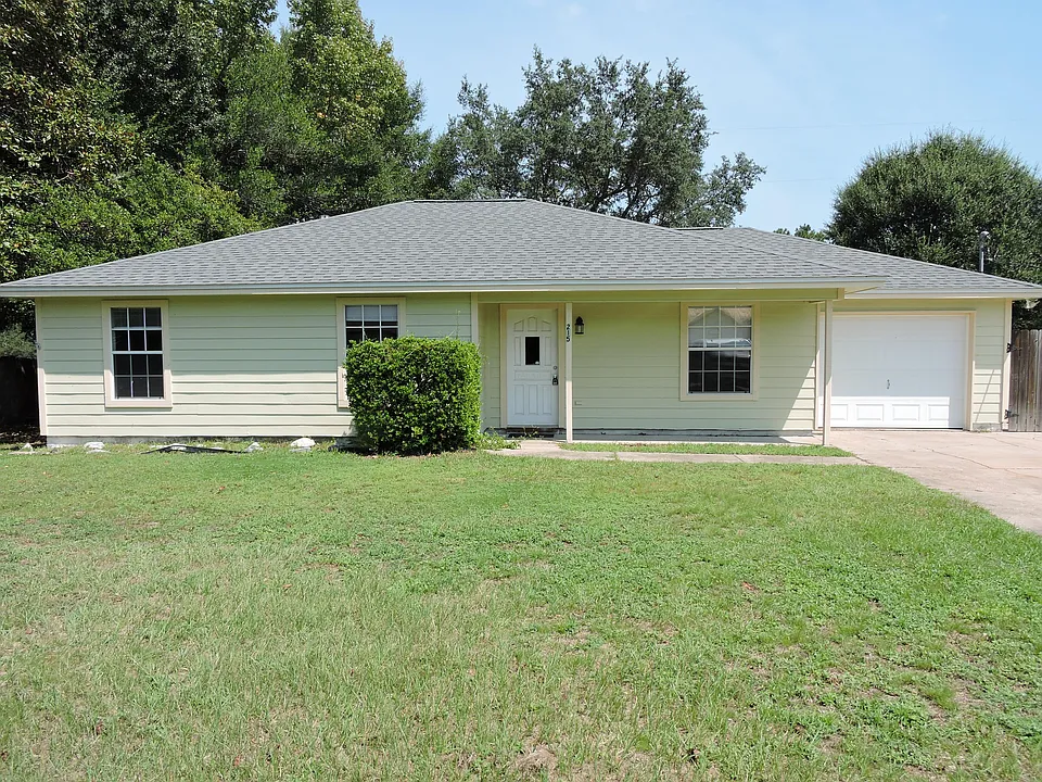 215 Grand Prix Dr