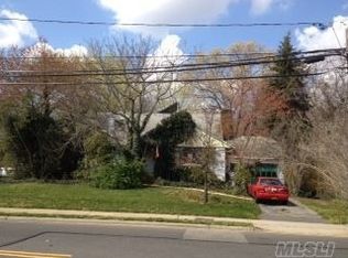 1620 Meadowbrook Rd, Merrick, NY 11566