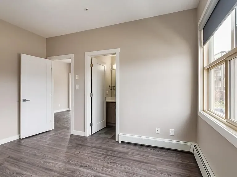 1104 Windermere Way SW — Photo 15