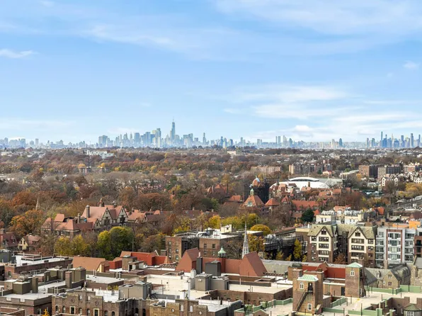 112-01 Queens Boulevard image 5 of 34