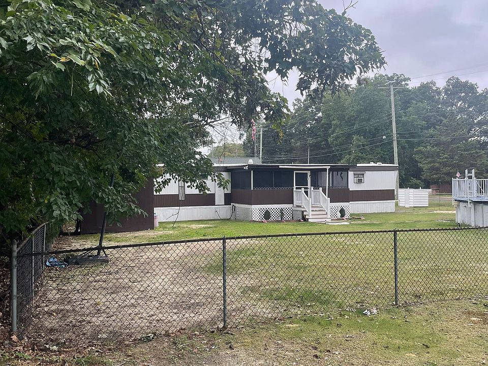 2nd image of 205 Evergreen Rd