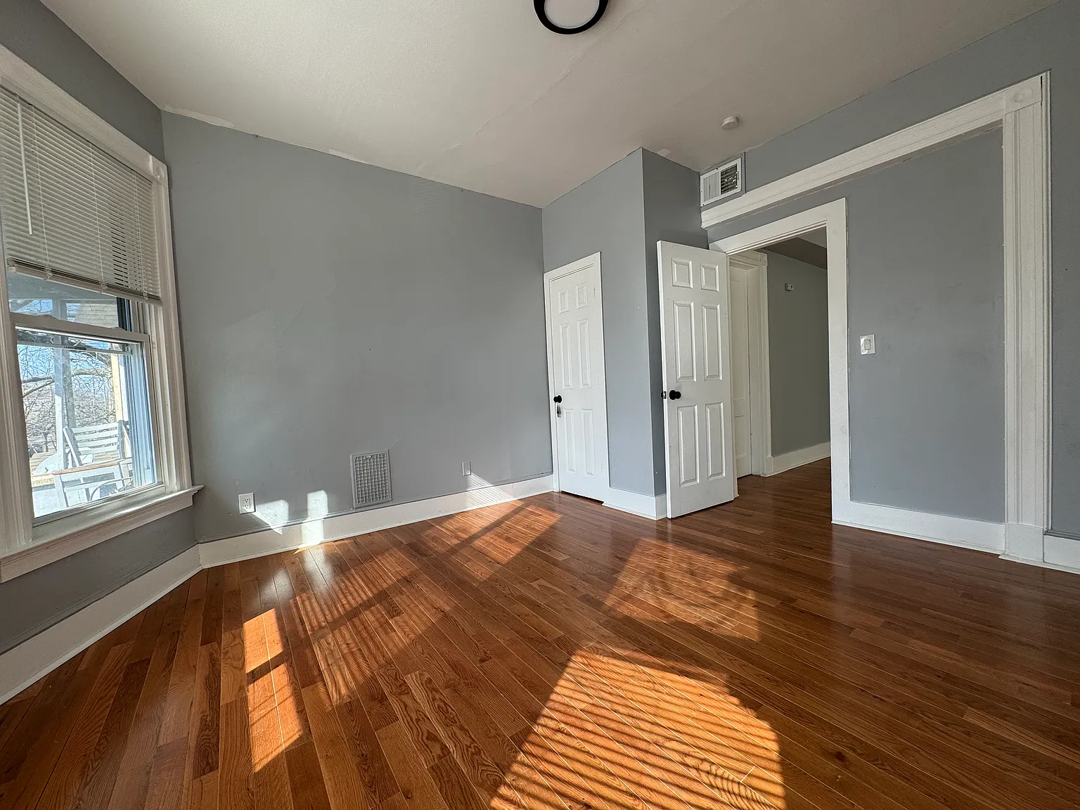 3 bed, 1200 sqft, $1,895 — Photo 3