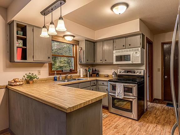 4th image of 9815 Wintergreen Dr