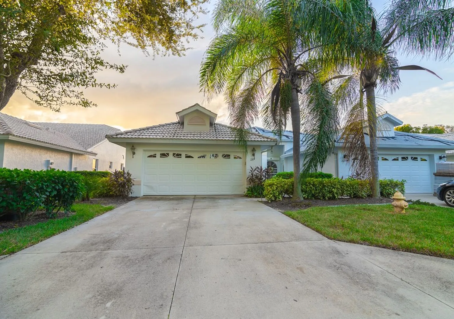 2 Bed + Den/2 Bath - Unfurnished Pool Home Close To Mercato Marker Lake Hidden Gem Quiet Community — Photo 2