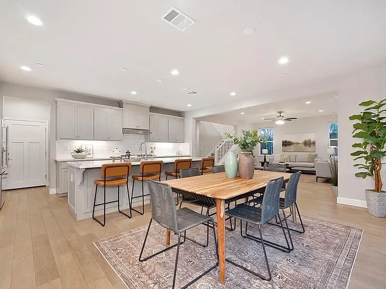 2230 Cannery Loop — Photo 5