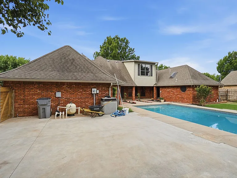 3102 NE Heritage Dr — Photo 31