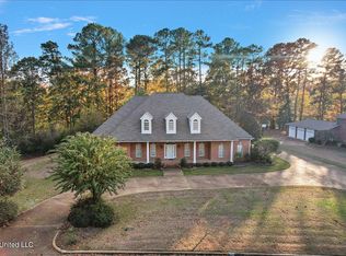 1007 Country Place Dr, Pearl, MS 39208