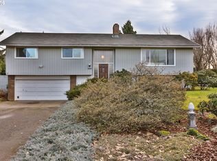 3885 Lois Dr, Hood River, OR 97031