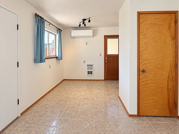 2nd image of 4207 W Walnut St #1/2