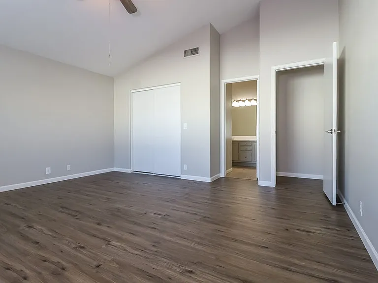 8936 W Fullam St — Photo 10