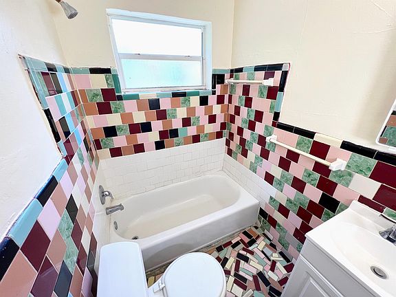 4th image of 1010 NW 7th St #2