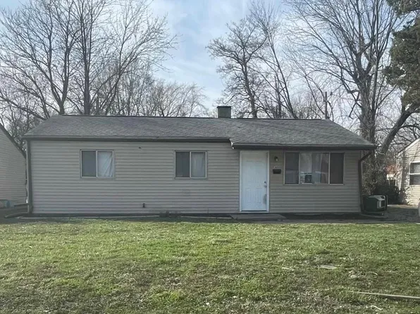 30 Saint Columba Dr, Cahokia, IL 62206