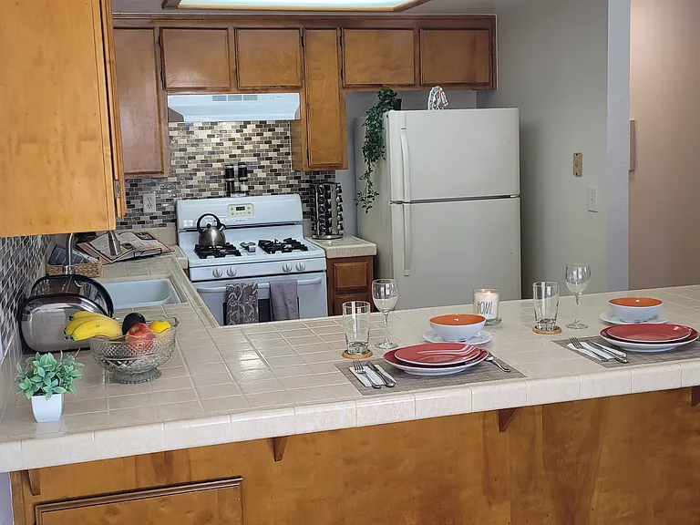 Kitchen and Breakfast bar