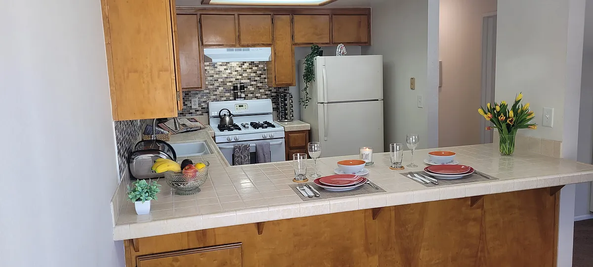 Kitchen and Breakfast bar - 1571 W 207th St