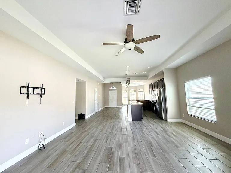 340 Palm Breezes Dr — Photo 14