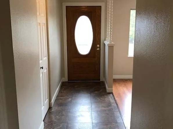 7005 F St, Springfield, OR 97478