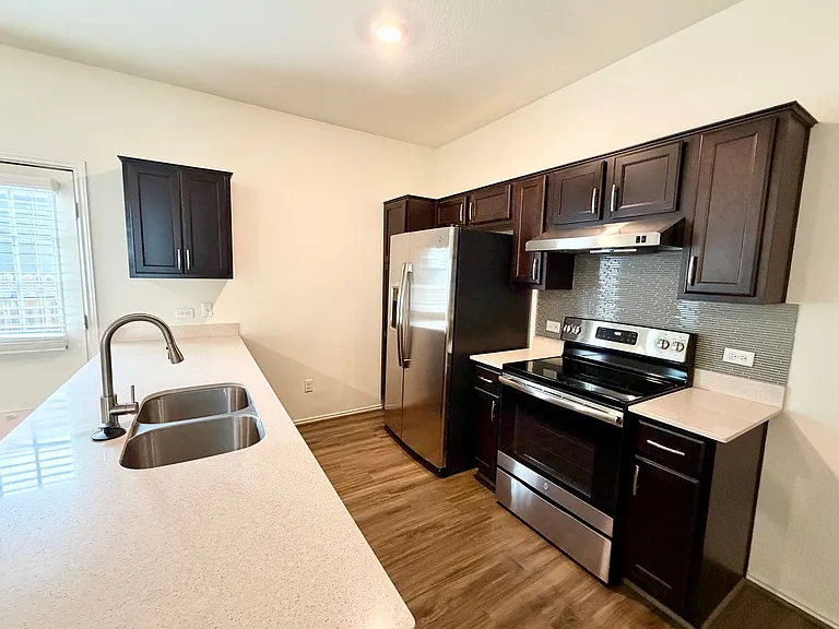 873 Circle Way — Photo 3