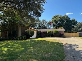 199 Country Club Rd, Shalimar, FL 32579