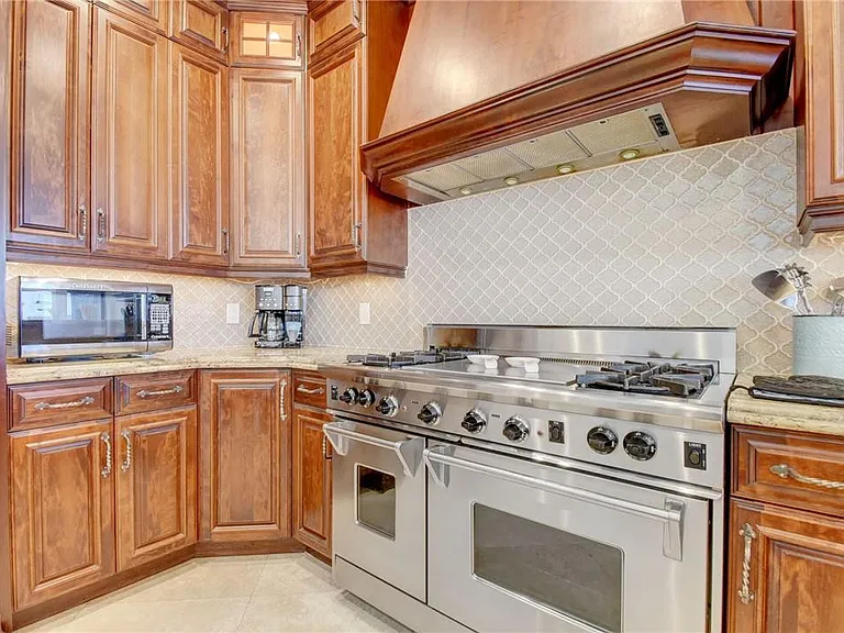 1320 S Lakeside Dr — Photo 12