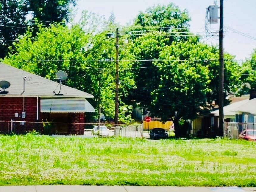 2nd image of 1218 Washington St