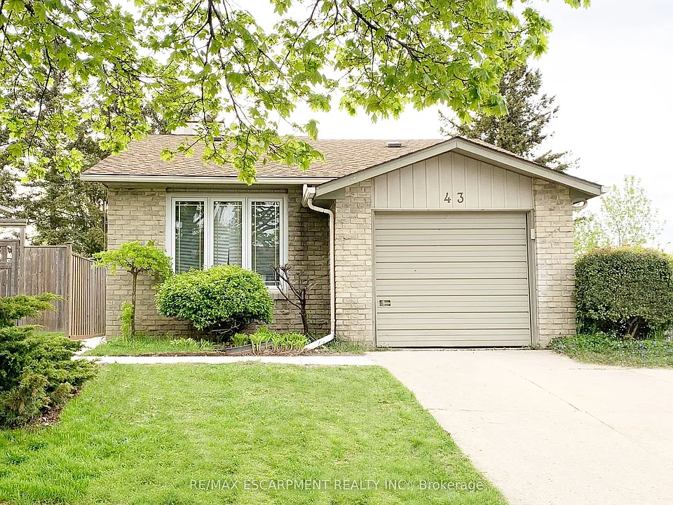 43 Kanata Cres #UPPER