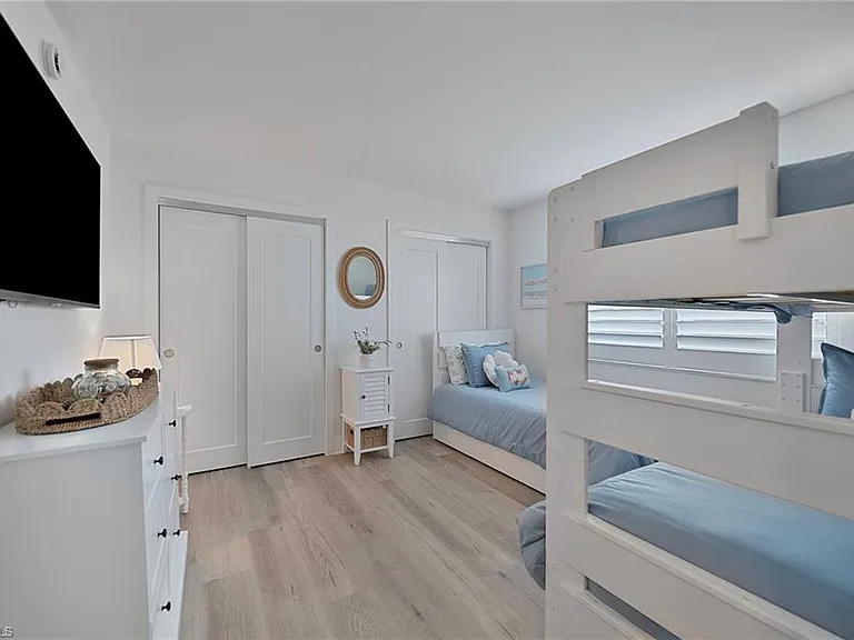 1950 Gulf Shore Blvd N #101 — Photo 11