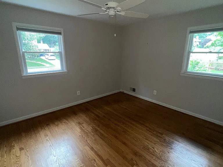 7504 Fairwood Ln — Photo 32