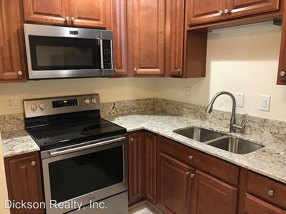 3rd image of 1002 Baywood Dr APT B