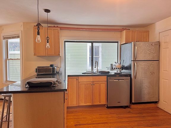 4th image of 74 Ashford St Unit 2B