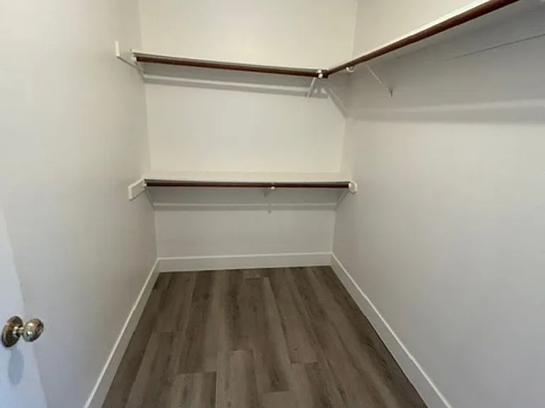 1136 W Damron Ave — Photo 9