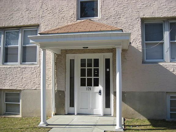 3rd image of 179 Underhill Ave