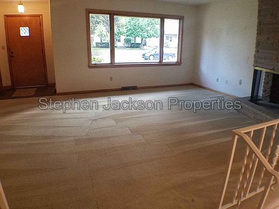 3rd image of 728 N Rockford Ave