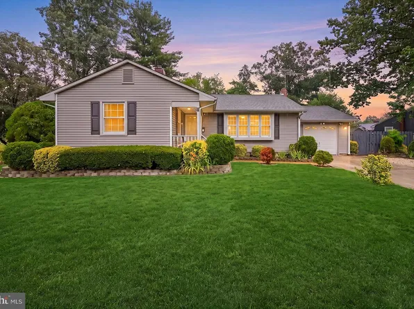 137 Fairfax Dr, Cinnaminson, NJ 08077