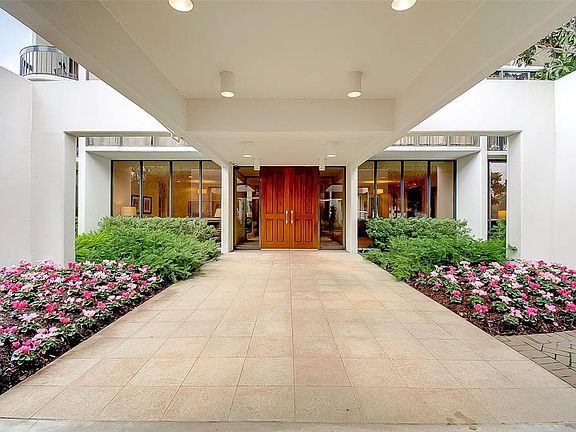 5th image of 5001 Woodway Dr Unit 401