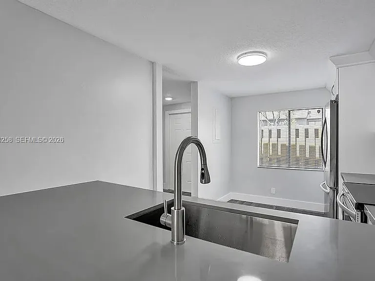 5084 S University Dr — Photo 4
