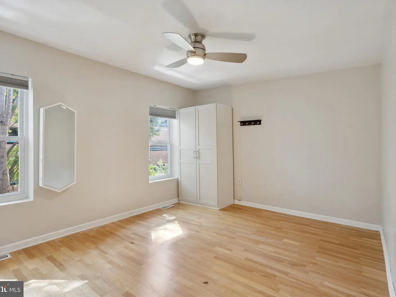 2 bed, 1.5 bath, 1200 sqft, $2,500 — Photo 2