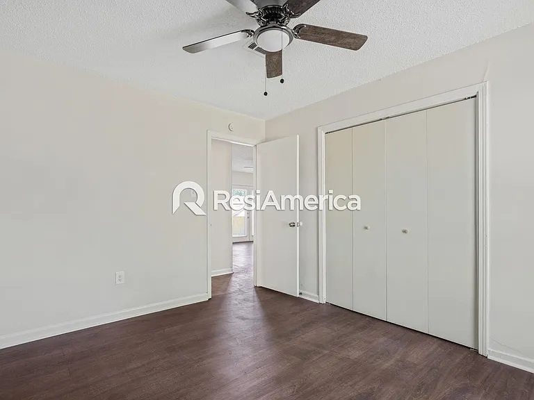 914 Valley Springs Dr — Photo 13
