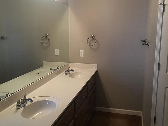 4th image of 4404 Glenda Ln