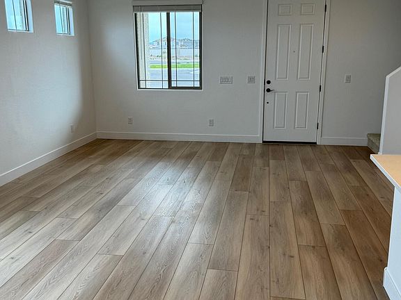 3rd image of 43276 N WHITEWILLOW Court