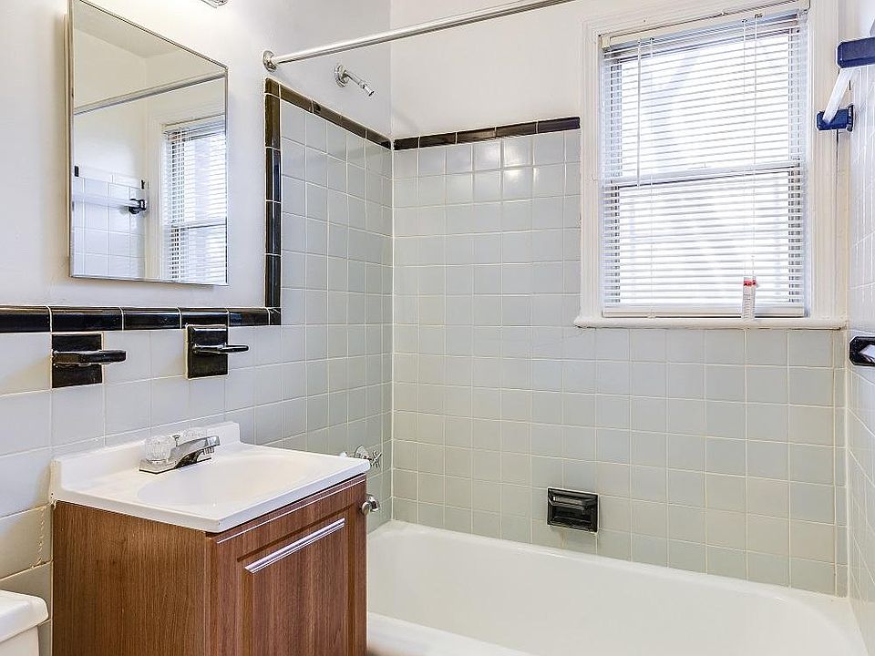 2nd image of 1521 28th St SE #34