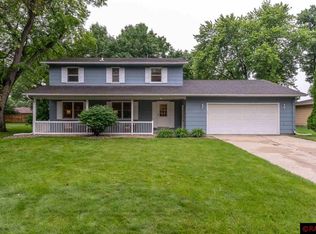2035 Roe Crest Dr, North Mankato, MN 56003