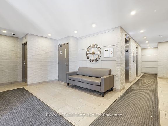 5th image of 40 E Arthur St #1004