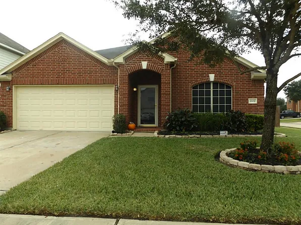 2202 Plum Square Ct, Fresno, TX 77545