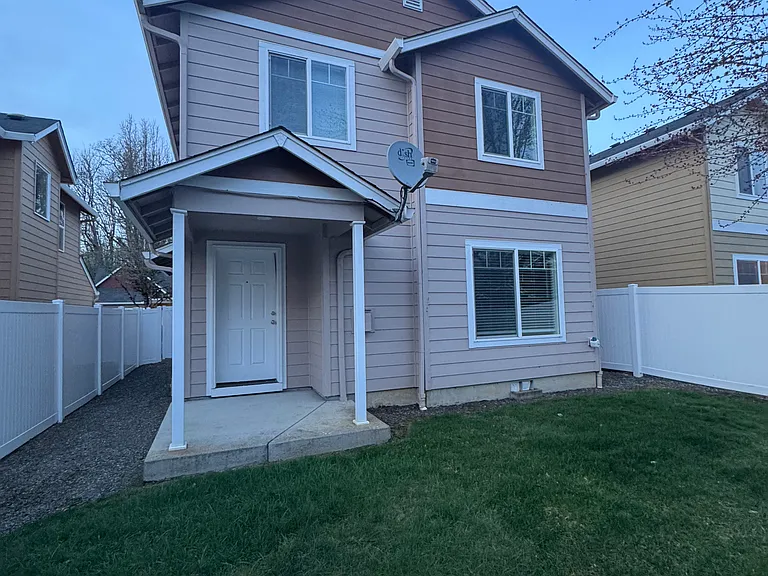 1413 SE 5th Way — Photo 2