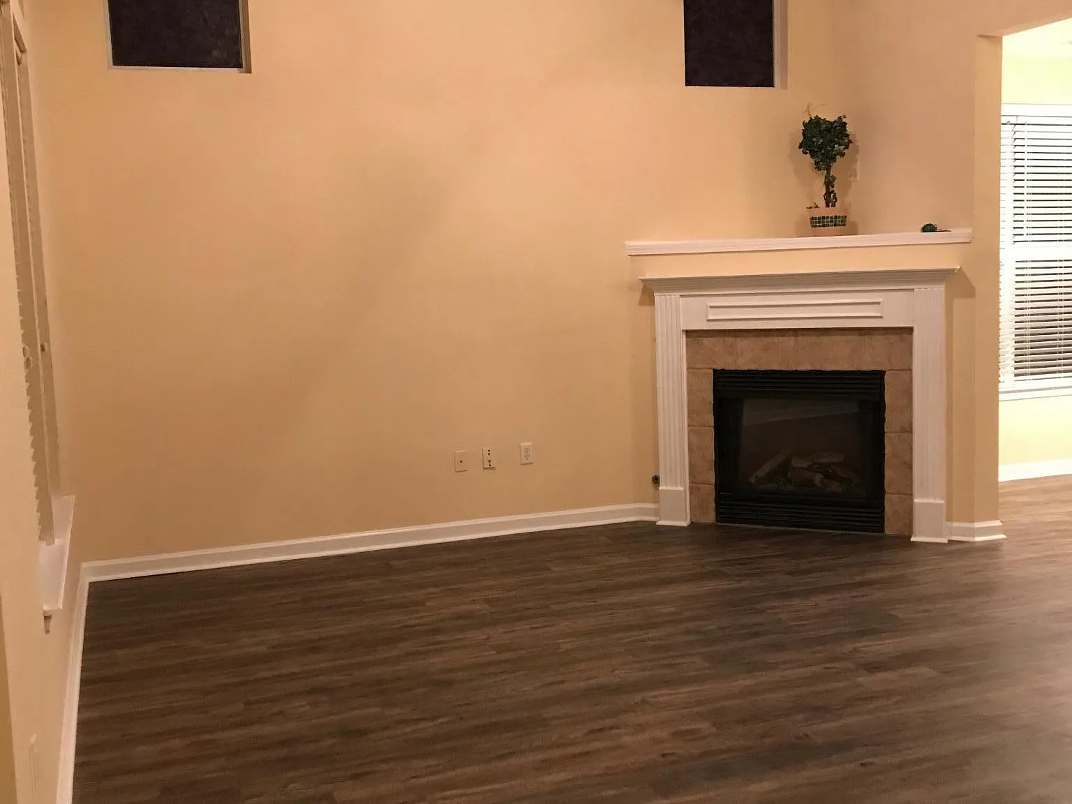 3 bed, 2.5 bath, 1701 sqft, $2,400 — Photo 4