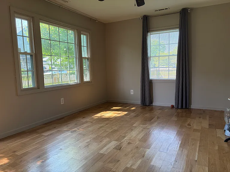 801 Village Ct — Photo 2