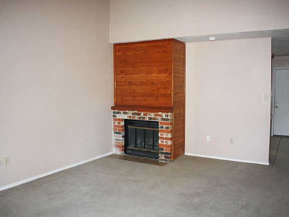 3rd image of 6821 NW Willow Springs Dr