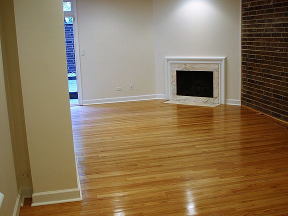 3rd image of 2220 N Kenmore Ave #A