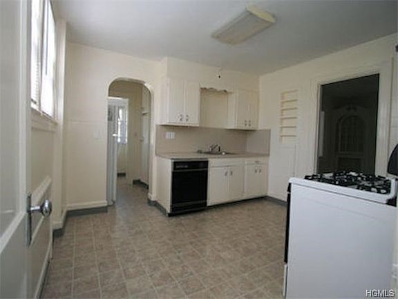 3rd image of 529 Stanley Ave