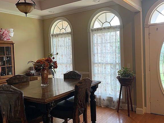 5th image of 401 Favre Cir
